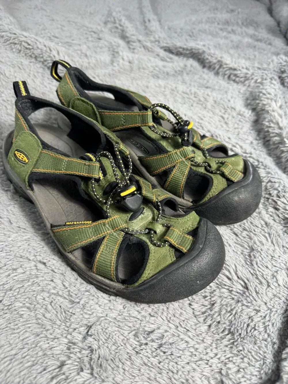 Keen Sandals Women's Size 8 Green Waterproof Slip On Closed Toe Hiking Outdoor